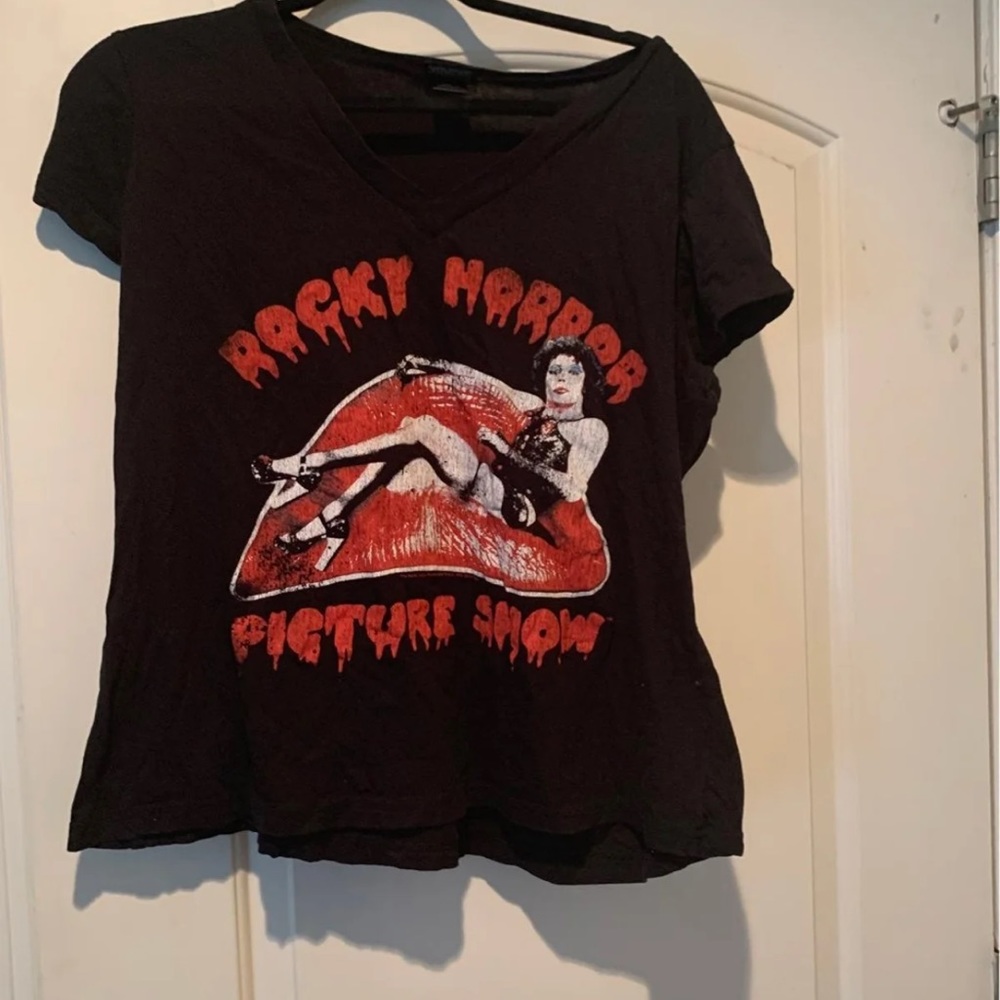 Black large v neck tee